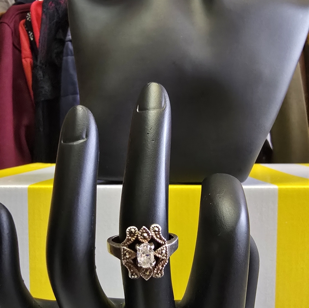Stunning Sterling Silver Women's Ring